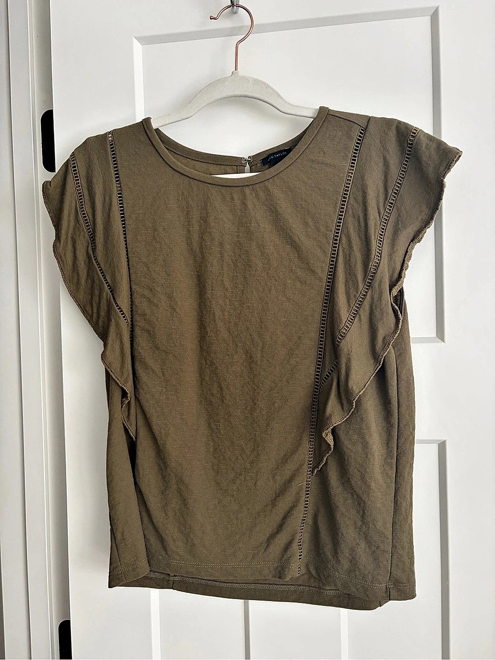 Ann Taylor Ruffle Short Sleeve Top in Olive Green Size Medium